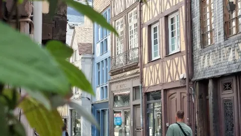 잔 다르크가 화형당한 도시. 파리에서 단 2.5시간 거리。 — traveler post in 루앙
