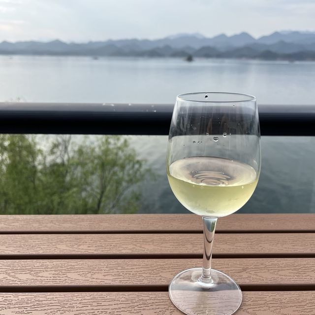 Voco - stylish luxury hotel at 千岛湖🇨🇳