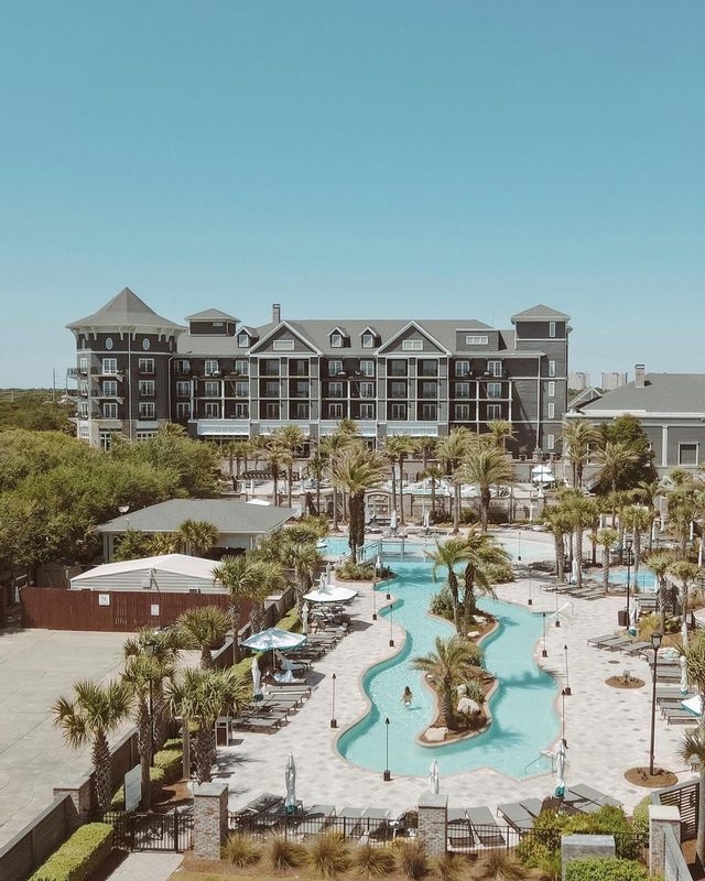 Find Solace in Your Own Skin: Lively Moments at The Henderson Florida! 💆‍♀️💕🌴