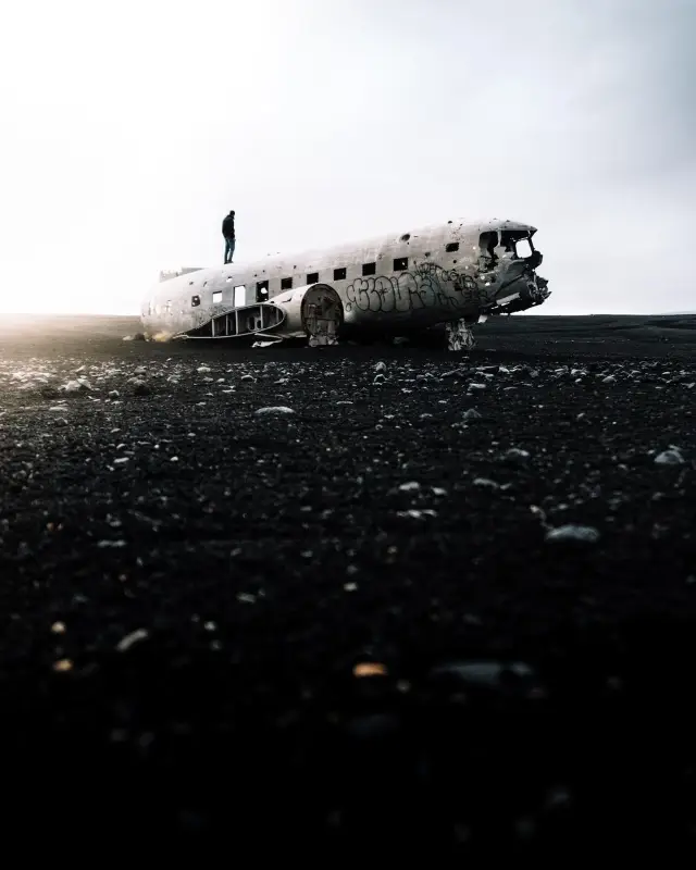 Unveiling Mystery: Abandoned US Navy Plane in the Desert