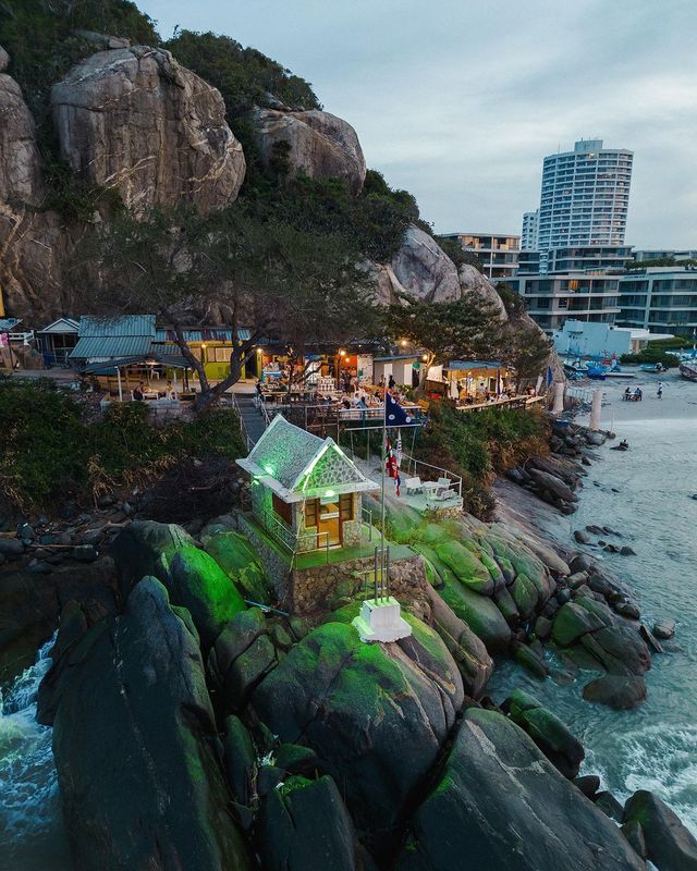 New Landmark Bar on the Beach Serving Amazing Sea View and Delicious Cocktails 🌅🍹