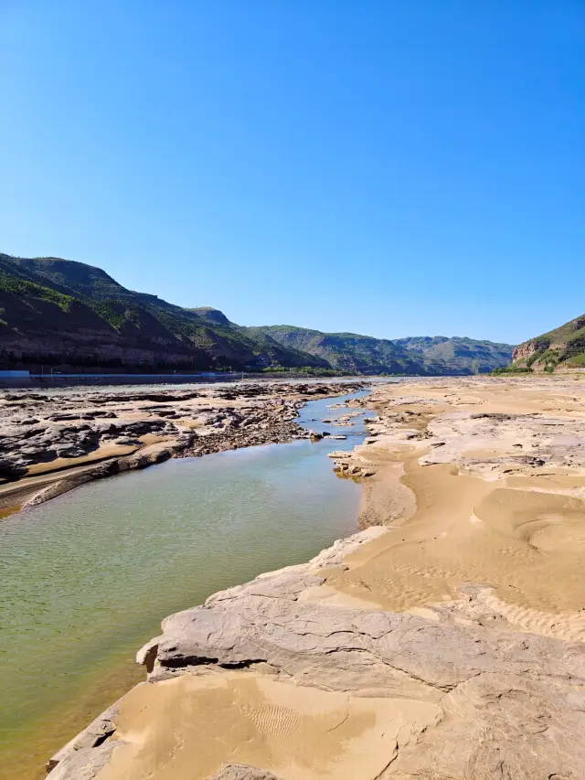 Shanxi Hukou Waterfall | Experience the spectacular view of the Yellow River coming from the sky