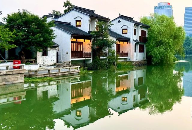 古鎮即酒店，公園是它家花園