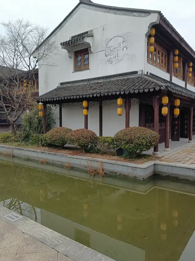 Suzhou Xietang Old Street, although commercialized, does not lack the charm of ancient commercial streets