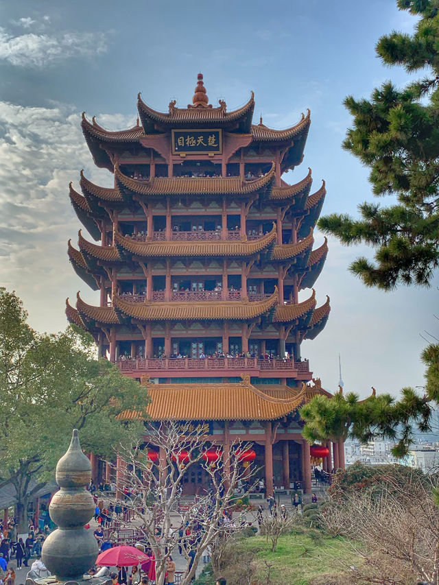 昔人已乘黃鶴去，此地空餘黃鶴樓