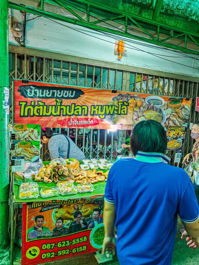 曼谷本地人逛的美食街｜公園後門市場