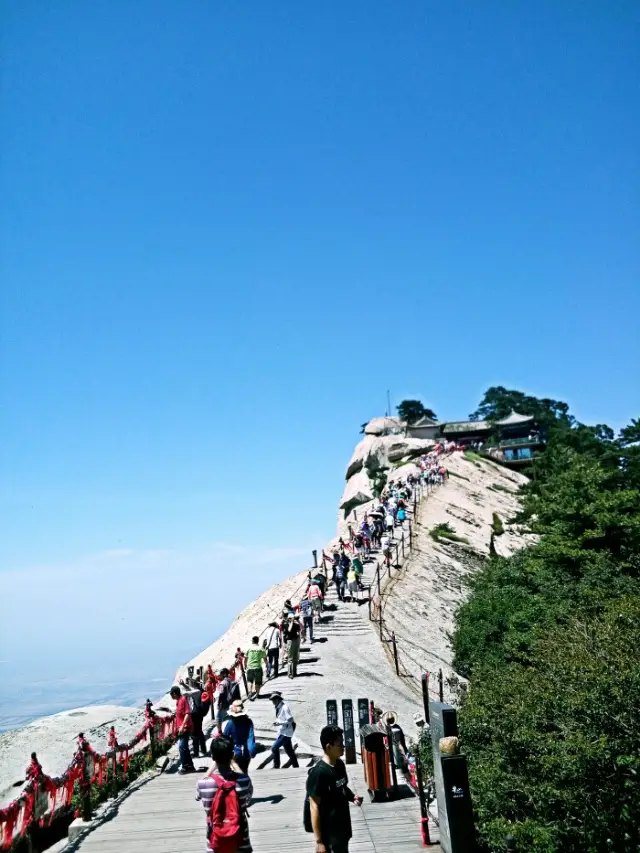 Mount Hua, renowned as the "most precipitous mountain under heaven," has been known for its steepness since ancient times