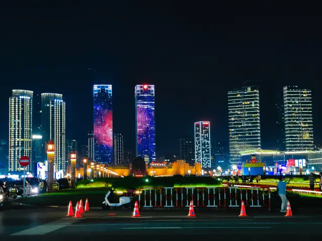 Dalian | The ultimate romance at Xinghai Square—The light show of the cross-sea bridge