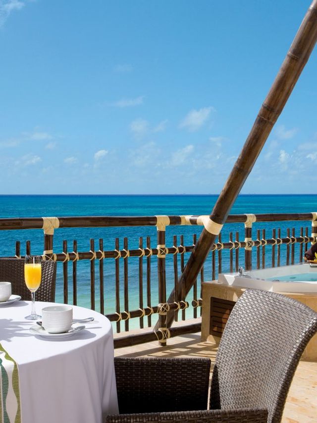 🌴🏖️ Cancun's Dreamy Escape: Riviera Resort & Spa 🌺