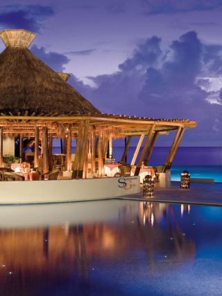 🌴🏖️ Cancun's Dreamy Escape: Riviera Resort & Spa 🌺