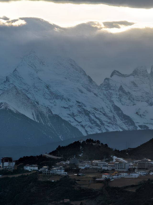 別去飛來寺，我宣布這裡才是梅里雪山的最佳觀景地。。