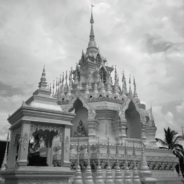 Silver Pagoda|Xishuangbanna Boruo Temple has a clear dress code