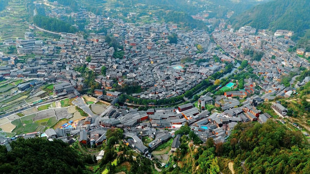探索秋冬貴州之旅，帶你玩轉多彩貴州，體驗不一樣的秋冬韻味。