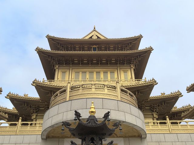 天空之鏡  彌勒聖壇。