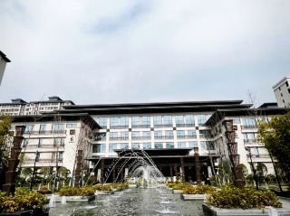 Guanzhong Style Garden Hot Spring Hotel.