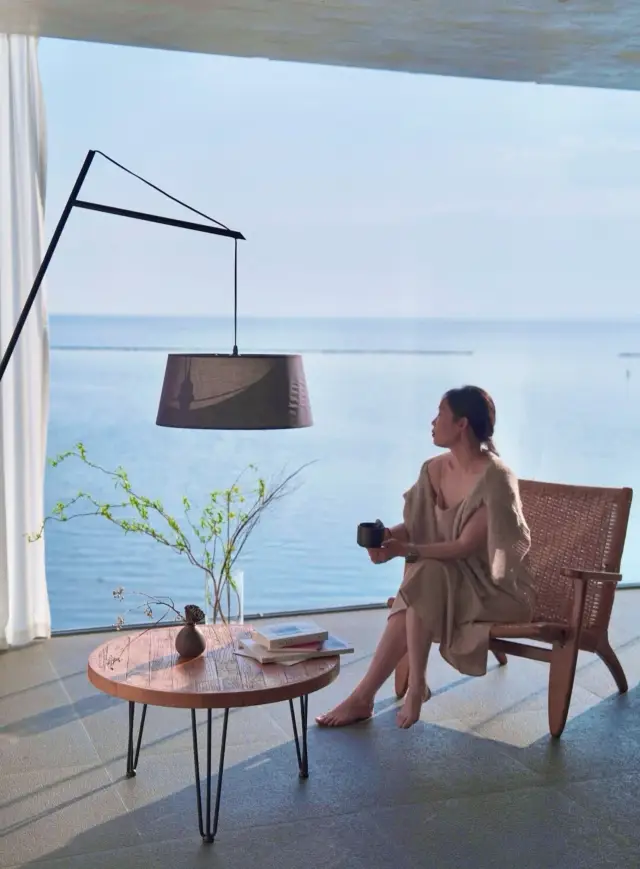 Dali Erhai Lake | Ocean view from your bed!!