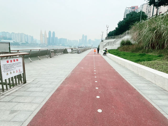 重慶市渝中區著名景點：龍門皓月觀景點，適合拍照打卡、週末閒暇度假地！  