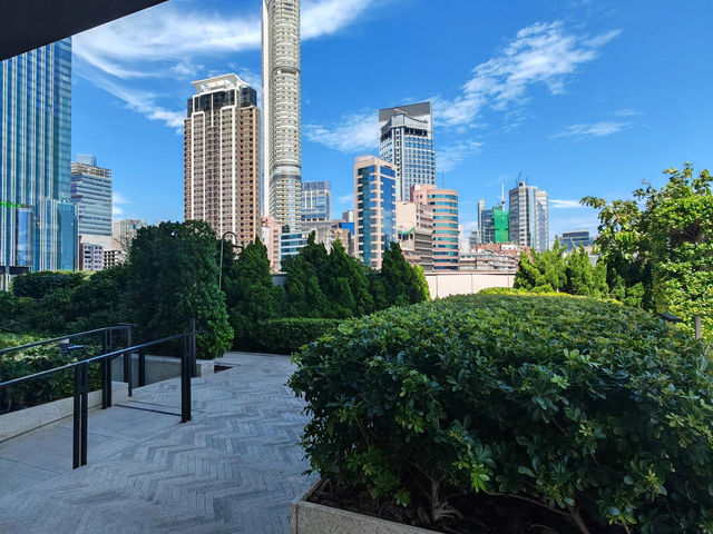 🌊香港瑰麗酒店｜在無邊泳池體驗「港式老錢生活」～