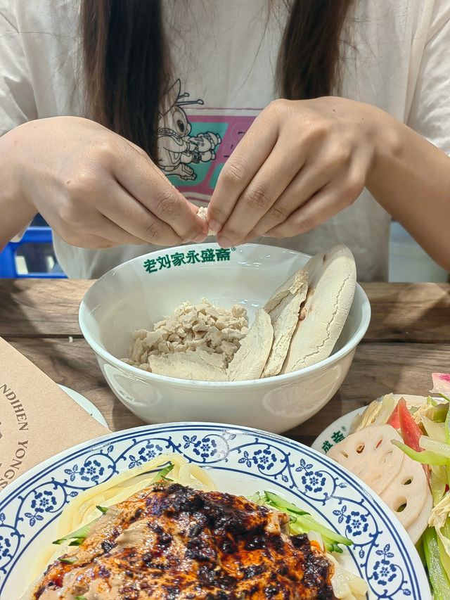 嚟呢度食泡饃嘅都係本地人，真係老陝認證。