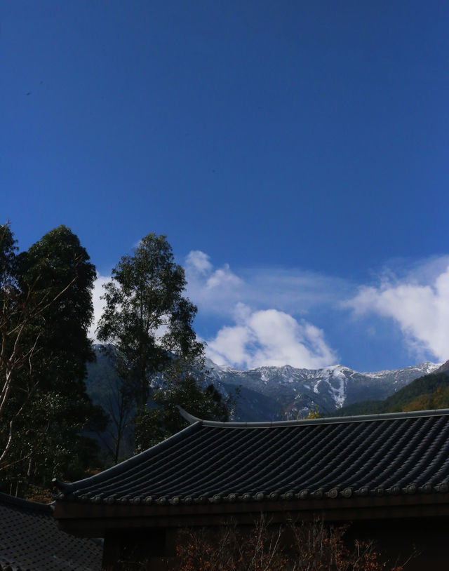 大理蒼山下的寶藏酒店！背靠蒼山十九峰，面向洱海萬頃波