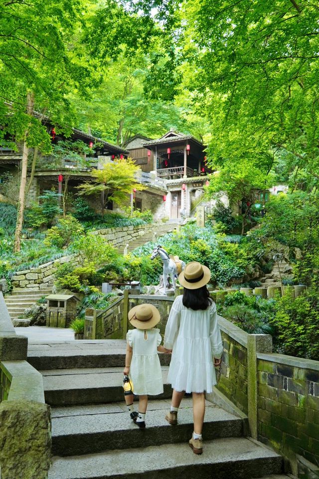廿年磨一劍！安徽呢座農民自建小鎮靚到窒息