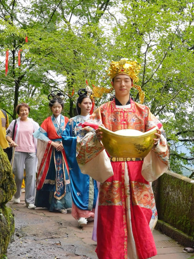 比起黃山的人潮洶湧，我更偏愛這座藏在皖南的小眾仙山-齊雲山