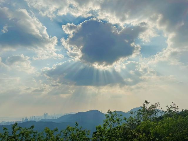 深圳熱爆打卡地梅林山郊野徑·深哈頓網紅石人打卡攻略