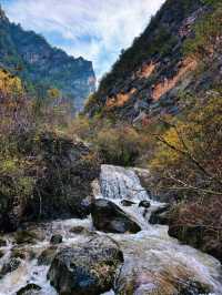 秋色掩映遮陽山