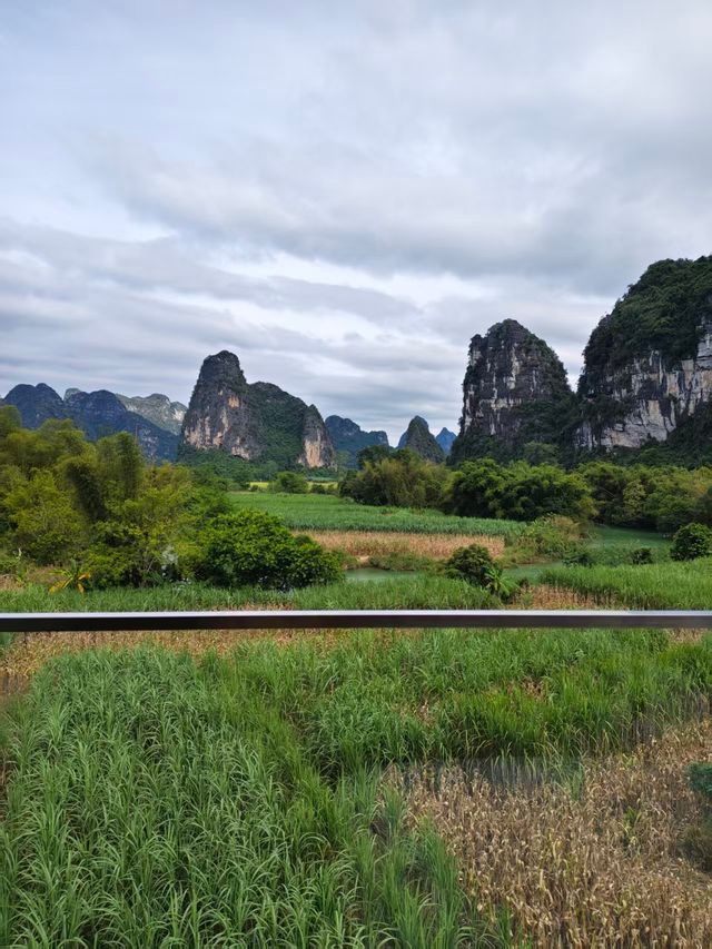 心曠神怡，是治癒一切的良藥  住進一片遼闊裡，煩惱自然就消失了  為什麼站在畫山雲野的窗前，人會不自