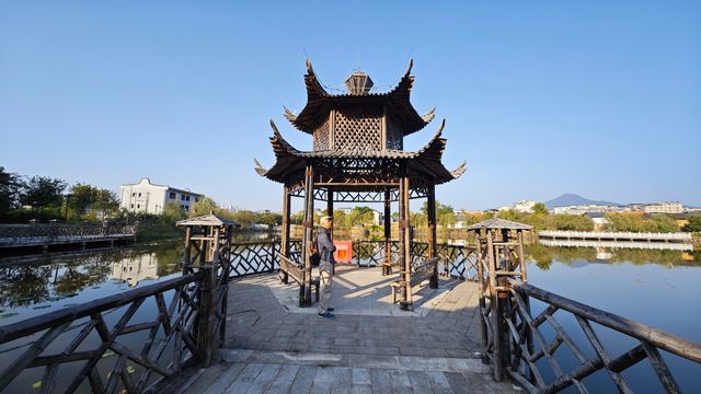 清晨的陽光下,珠璣巷是那麼的純粹、那麼的通透 清晨的陽光下,珠璣巷是那麼的純粹、那麼的通透