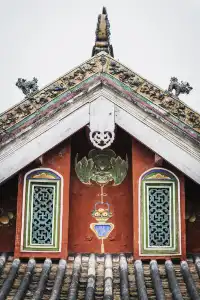 坐在祖廟的紅牆下，我拍到了佛山的魂。