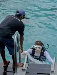 在普吉島和世界冠軍一起潛水