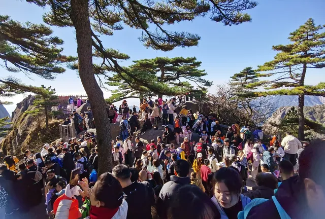 12.7週末黃山人潮擁擠