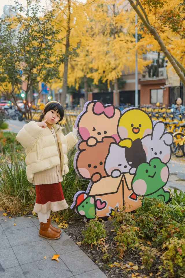 12.5實拍局門路的銀杏黃了!! 12.5實拍局門路的銀杏黃了!!