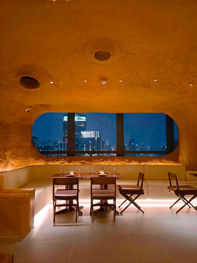 曼谷高空洞穴餐廳