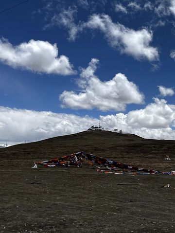 翻越G318國道上的最高點:嘉措拉山口