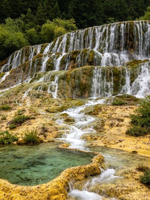 黄龍景区｜人間の瑶池カラフルな仙境 | Trip.com 松潘