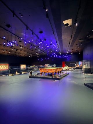 愉快參觀國家博物館。