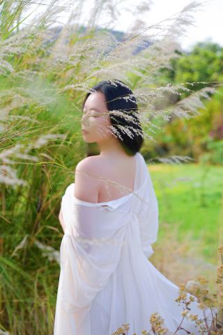 玉溪撫仙湖｜在崖頂公園，把春天揉進風裡 在玉溪心孰酒店的清晨，被一碗熱辣的重慶小麵喚醒 配著清