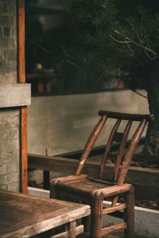 Stroll through Yizhouli and experience a gentle encounter between the past and present.