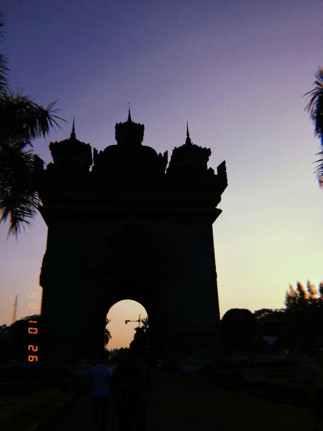 ประตูไซ เวียงจันทน์ลาว 🏛️🌅