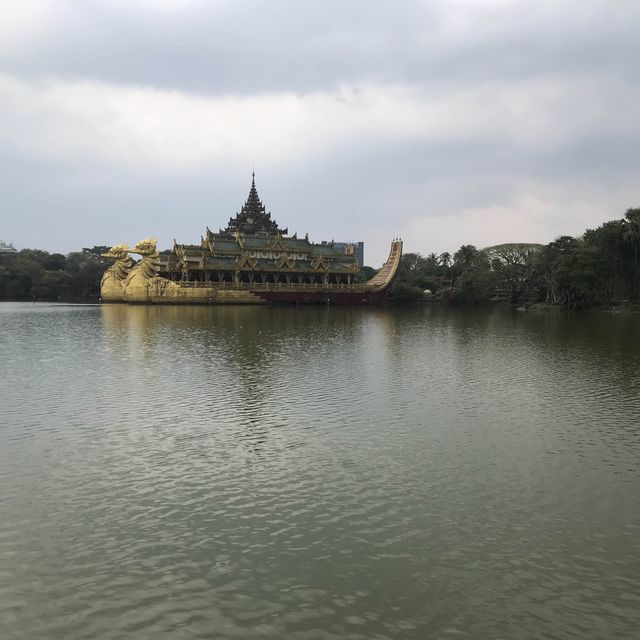Walking along the Kandawgyi lake