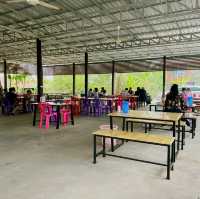 ร้านเจ๊อ้อยส้มตำริมคลอง
