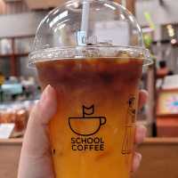 มาย้อนวัยเรียนที่ School Coffee กันค่า 😊📝