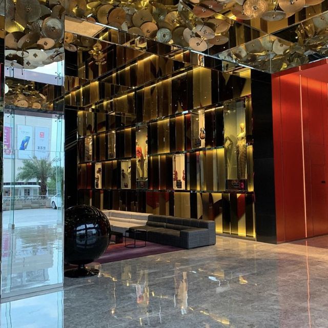 一間音樂品味極高的酒店🎸Rock n Roll!!!! 非常有格調而且空間十足！
