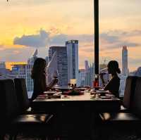 RIB ROOM & BAR Steakhouse ชั้น 31  โรงแรม The La