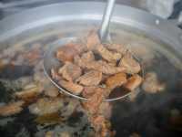 ก๋วยเตี๋ยวเตาฟืนป้าไฉน ตามสไตล์บ้านๆ