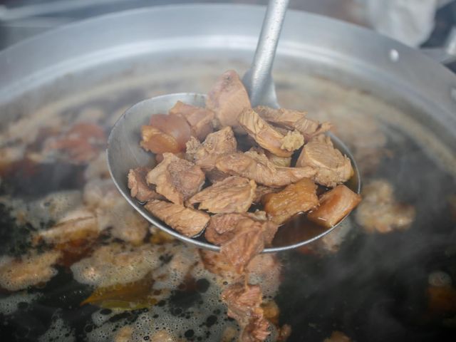 ก๋วยเตี๋ยวเตาฟืนป้าไฉน ตามสไตล์บ้านๆ