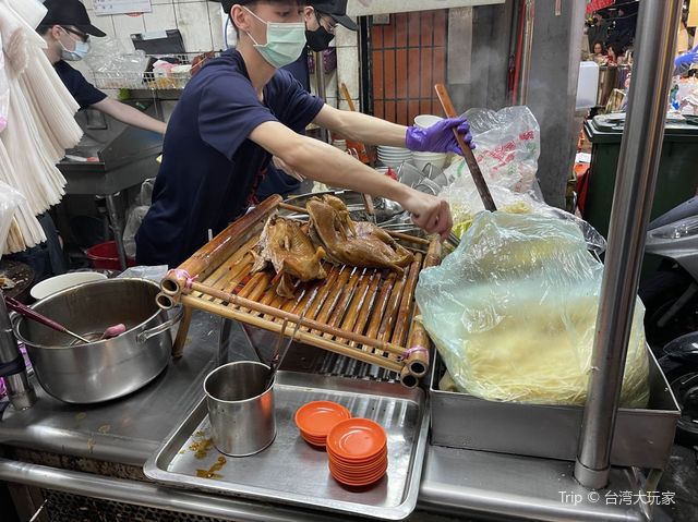 逢甲夜市 當歸鴨頭湯頭天花板 當歸鴨麵線