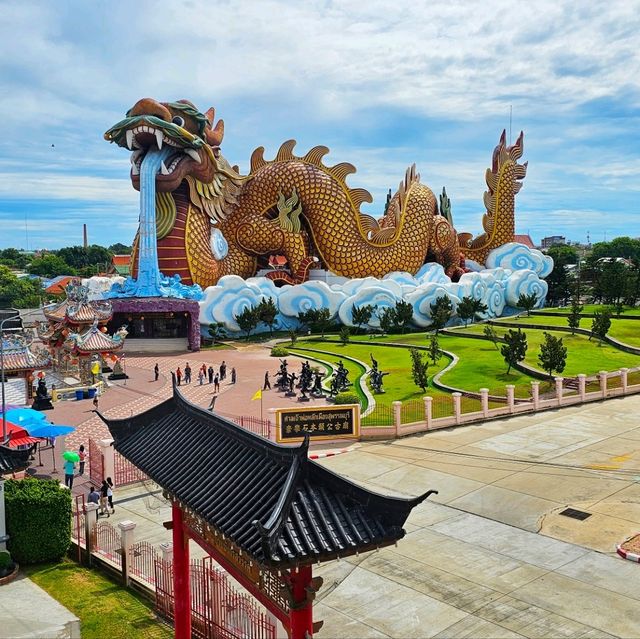 มังกรยักษ์ Landmark  สุพรรณบุรี
